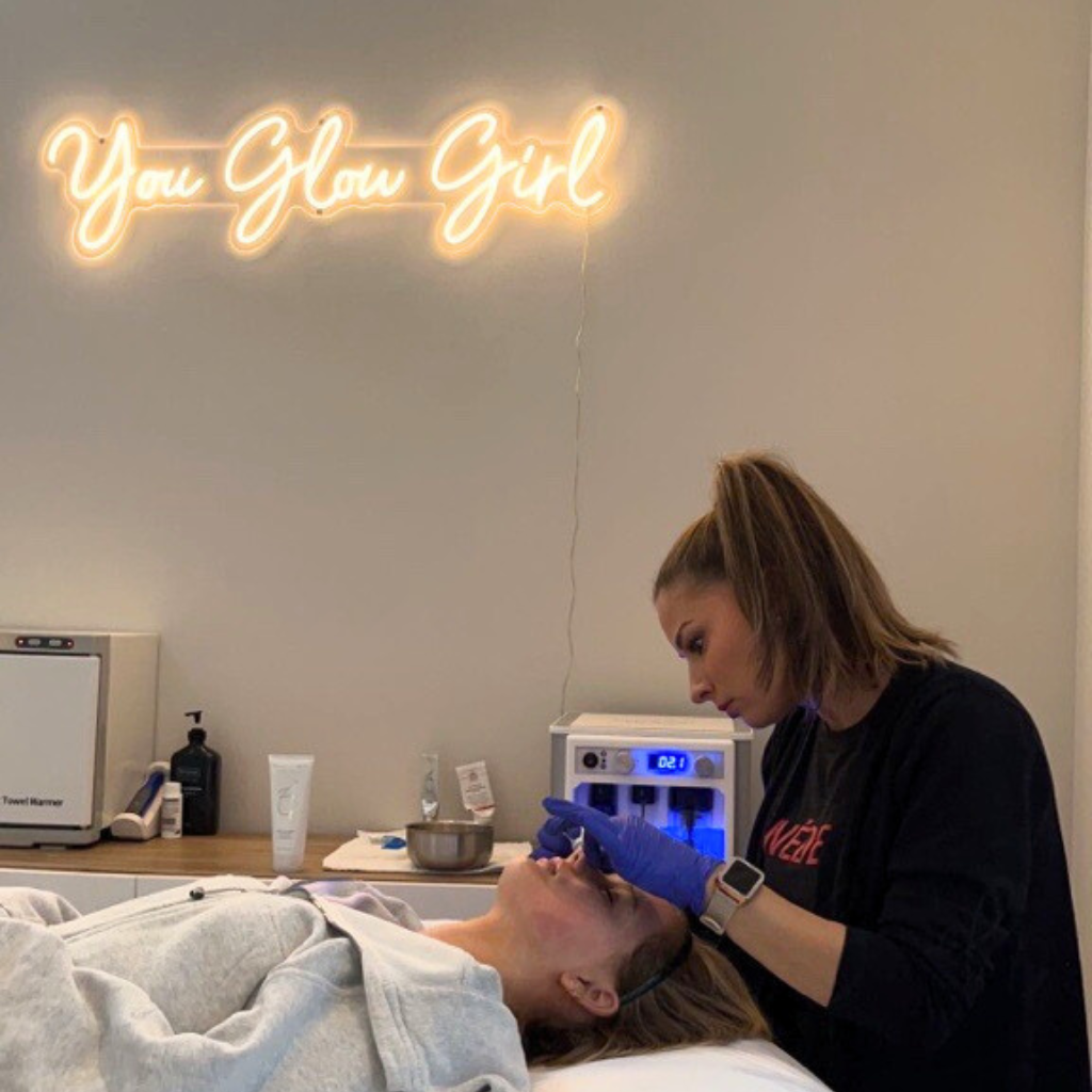 DiamondGlow™ Facial (Deluxe)